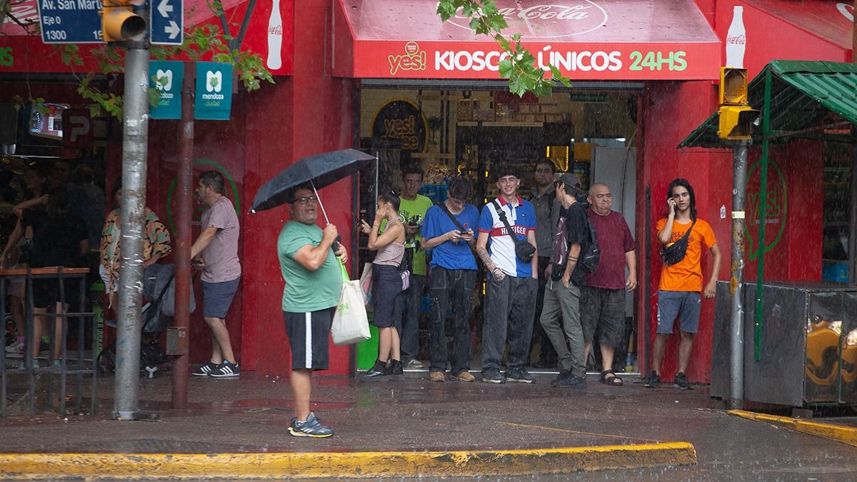 El pronóstico del tiempo en Mendoza anticipó lluvias y tormentas durante todo el martes que se extenderían hasta el miércoles. El pronóstico del tiempo en Mendoza anticipó lluvias y tormentas durante todo el martes que se extenderían hasta el miércoles.