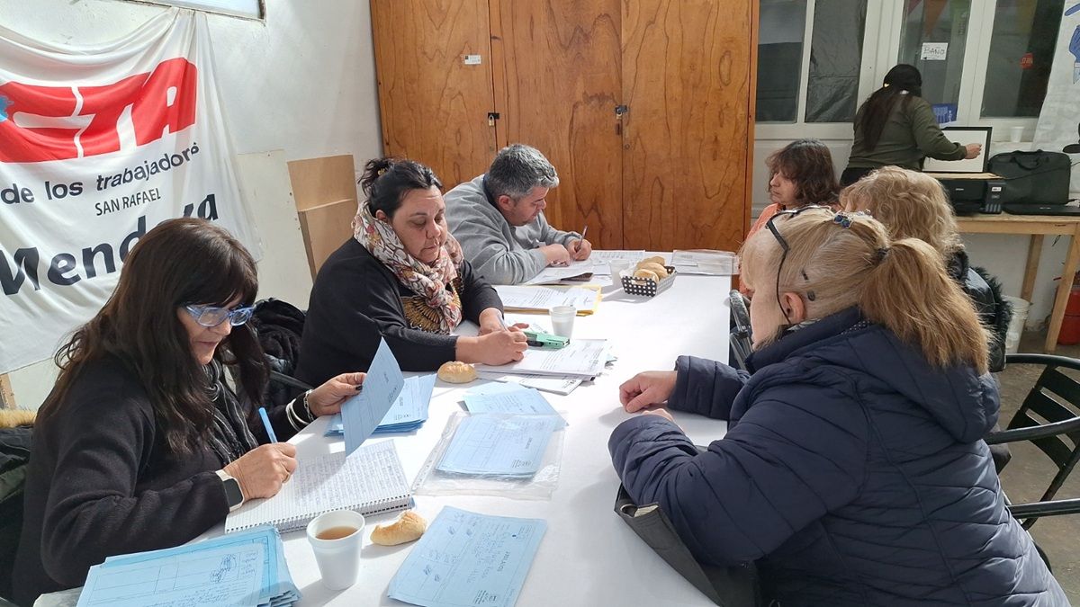 Comenzaron operativos itinerantes que visitarán barrios y distritos para que todos los adultos mayores puedan acceder al beneficio.