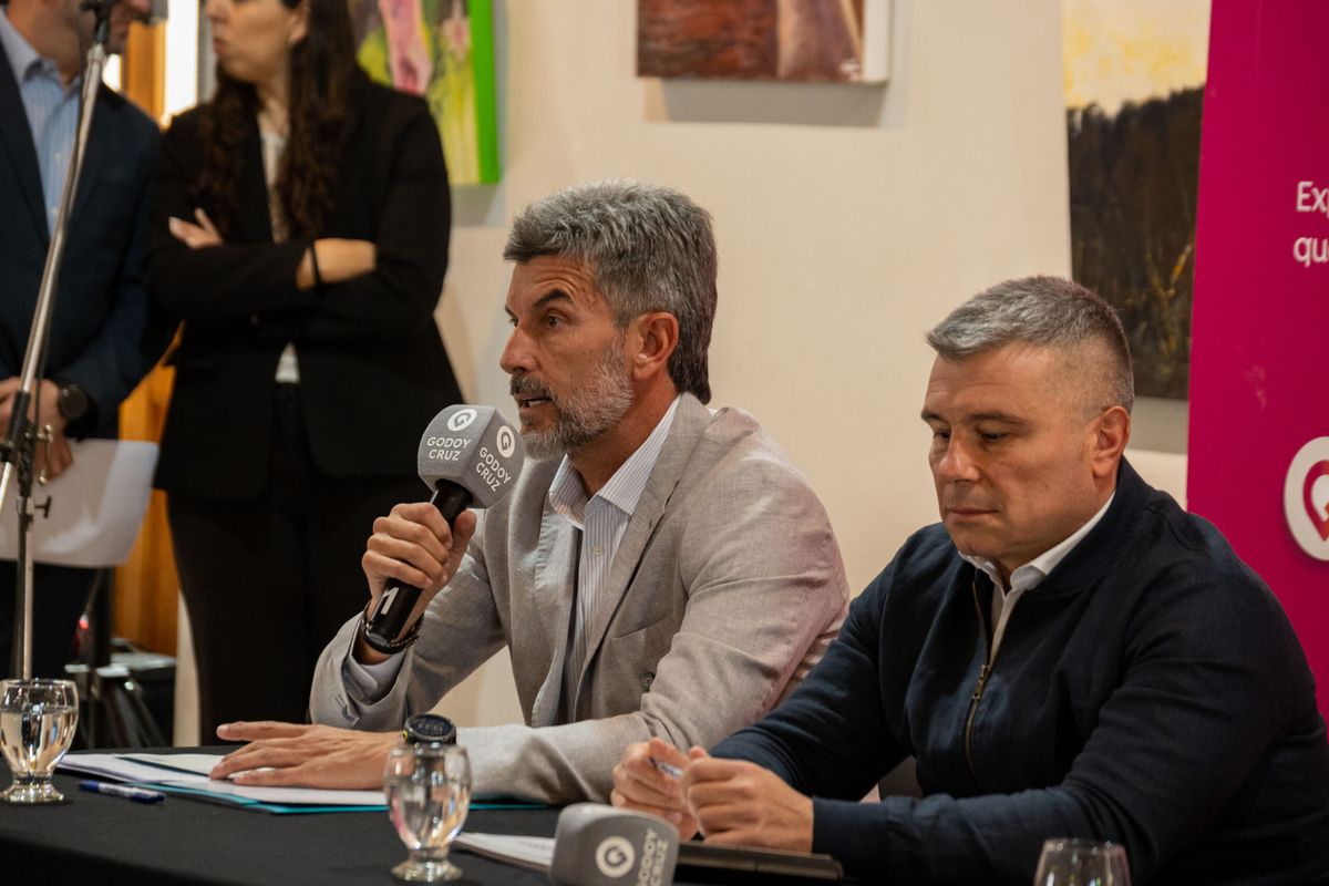Ulpiano Suarez y Diego Costarelli acordaron capacitar a vecinos y pymes para trabajar en la minería