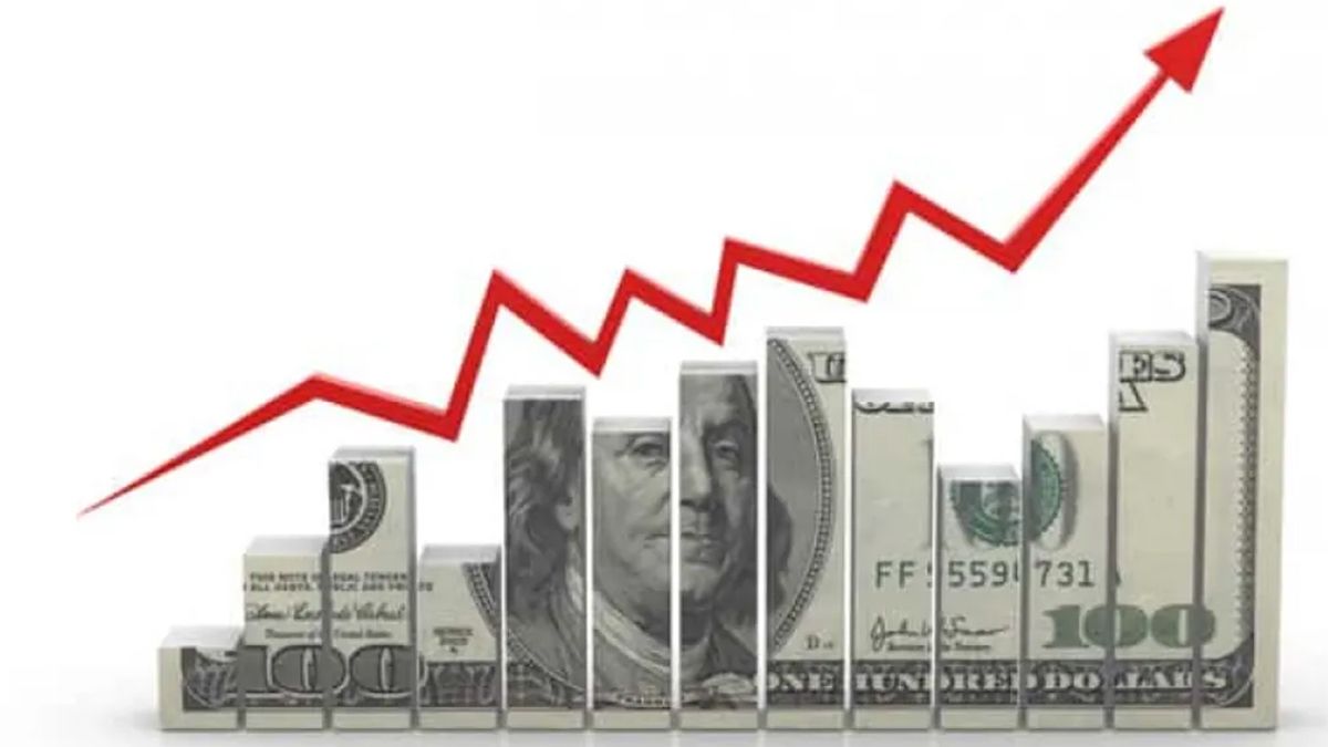 Sin techo. El dólar blue en Mendoza siguió trepando por encima del récord de los $400, y este lunes alcanzó el precio de $410 para la venta, dos pesos por encima del valor en Buenos Aires.