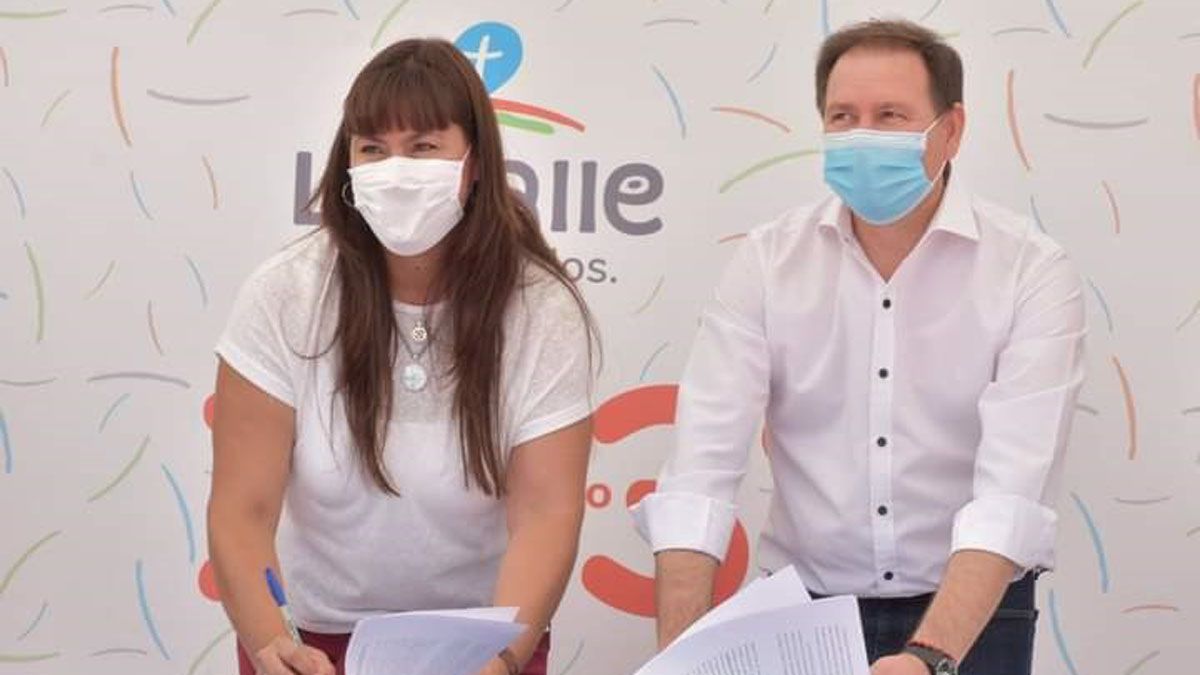 Lavalle&nbsp;firmó convenios con el Ministerio de Desarrollo Social de la Nación a través del programa de la Secretaría de Integración Socio Urbana para ejecutar obras&nbsp;de infraestructura y urbanización en barrios de la ciudad Tulumaya.