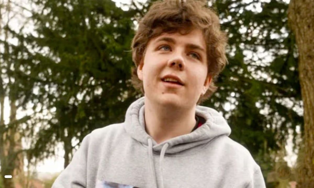 Marcus, el único hijo de Wendy, falleció hace cuatro años, un hecho que marcó el inicio del profundo duelo de su madre y su posterior decisión de buscar la eutanasia en el extranjero. La mujer sostuvo que su vida perdió todo sentido tras esta pérdida, describiendo su realidad cotidiana como una existencia vacía y cargada de dolor emocional. Marcus, el único hijo de Wendy, falleció hace cuatro años, un hecho que marcó el inicio del profundo duelo de su madre y su posterior decisión de buscar la eutanasia en el extranjero. La mujer sostuvo que su vida perdió todo sentido tras esta pérdida, describiendo su realidad cotidiana como una existencia vacía y cargada de dolor emocional.