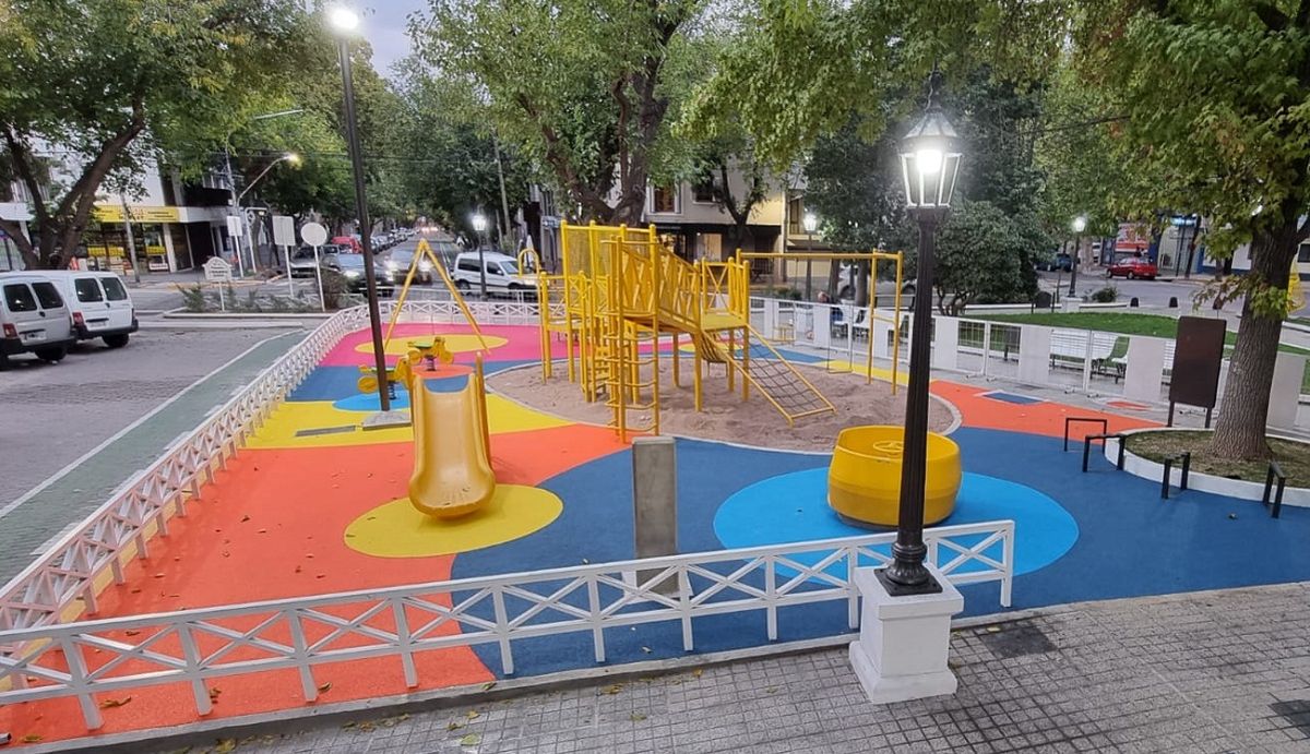 La plazoleta Juan Gualberto Godoy de Ciudad tiene los pisos de neumático reciclado. La plazoleta Juan Gualberto Godoy de Ciudad tiene los pisos de neumático reciclado.