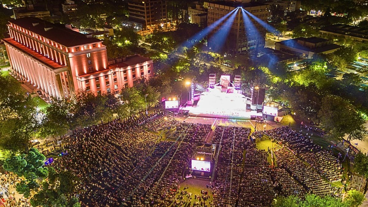 Más de 10.000 vecinos disfrutaron de la Vendimia de la Ciudad de Mendoza. Más de 10.000 vecinos disfrutaron de la Vendimia de la Ciudad de Mendoza.