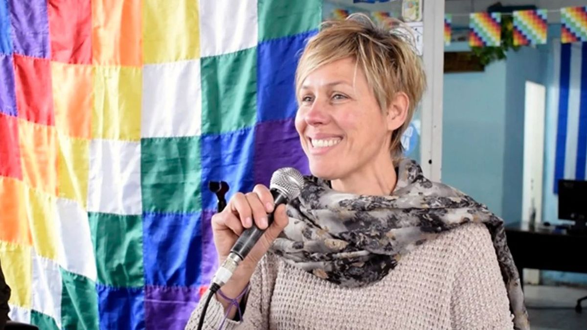 Video: una funcionaria municipal manejaba borracha, chocó e intentó arreglar el caso