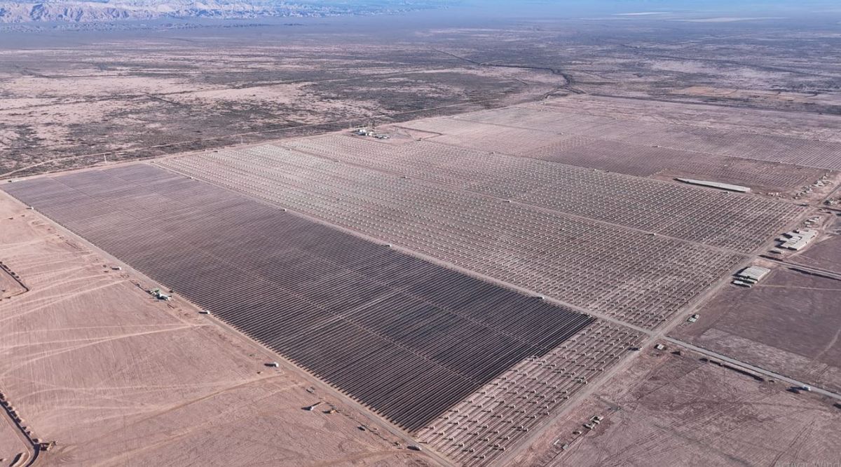 En más de 600 hectáreas de Las Heras se están instalando los paneles solares.