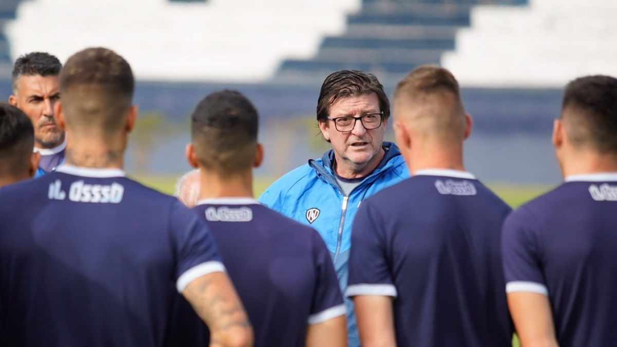 Alfredo Berti iniciará ante Ferro su segundo ciclo en Independiente Rivadavia.