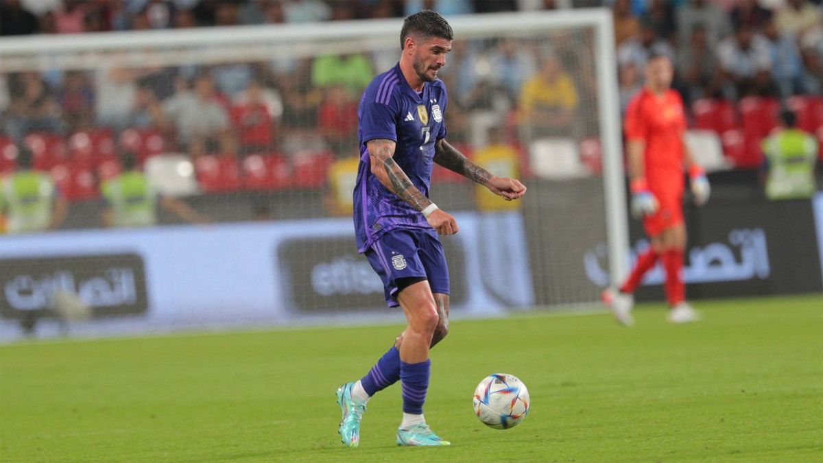 Rodrigo De Paul, en pleno juego amistoso entre Argentina y Emiratos Árabes, en la previa del Mundial Qatar 2022.