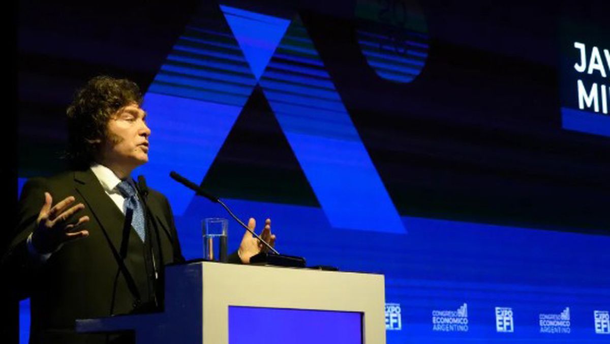 Javier Milei habló de nuevo contra la prensa al cerra una exposición