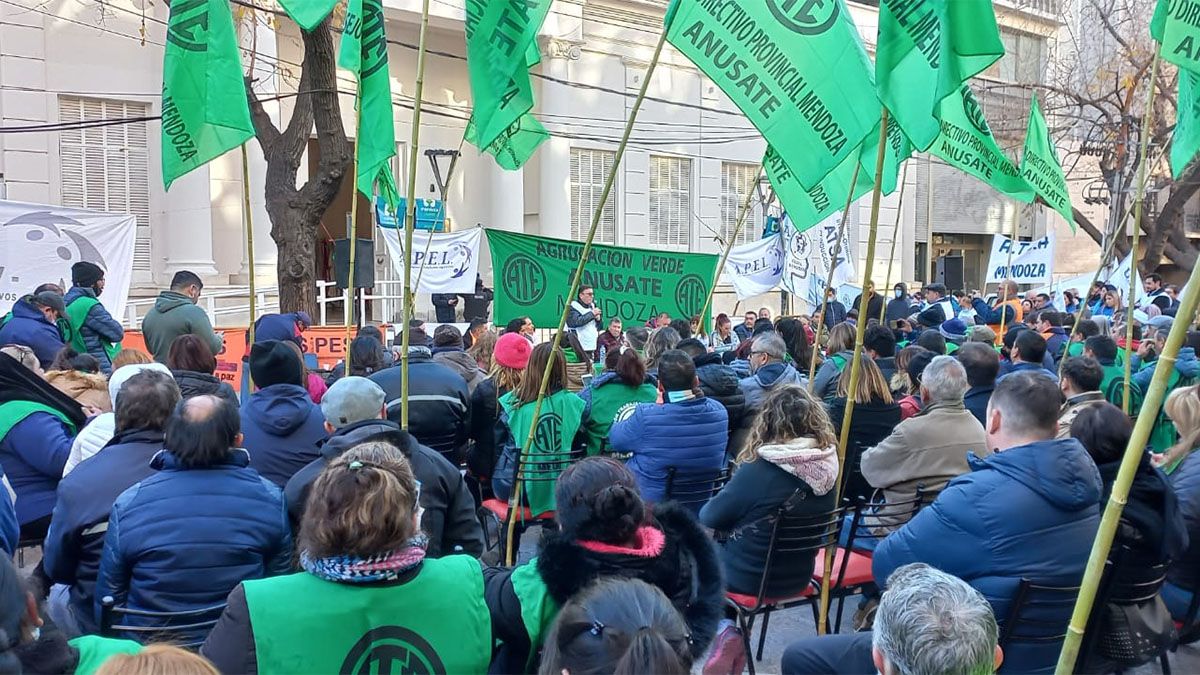 ATE y el resto de los gremios que componen el Frente Estatal piden una paritaria general.