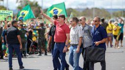 Coronavirus: Bolsonaro volvió a ignorar la pandemia y participó de una masiva manifestación