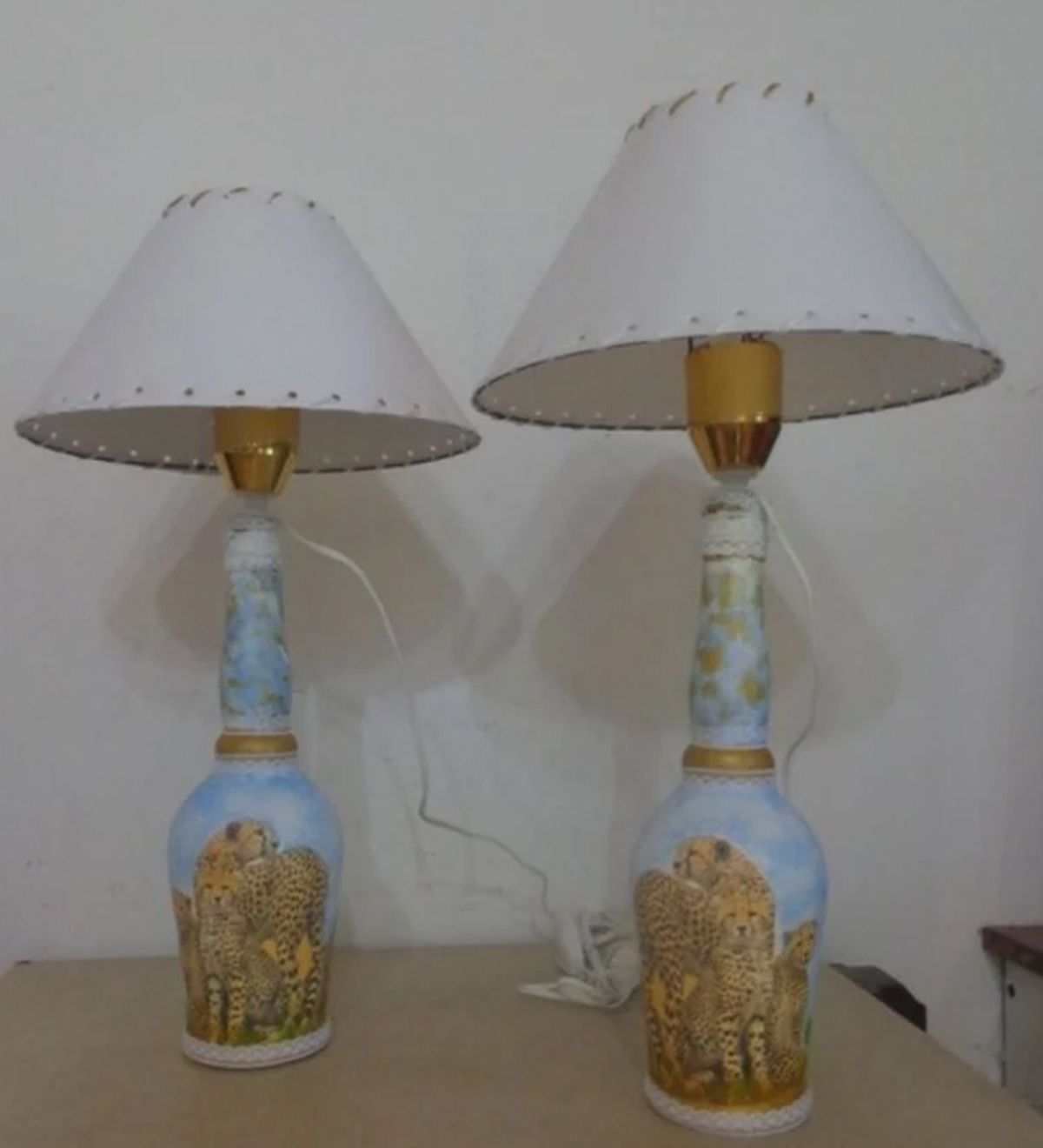 También se pueden hacer veladores con solo reciclar botellas. También se pueden hacer veladores con solo reciclar botellas. 