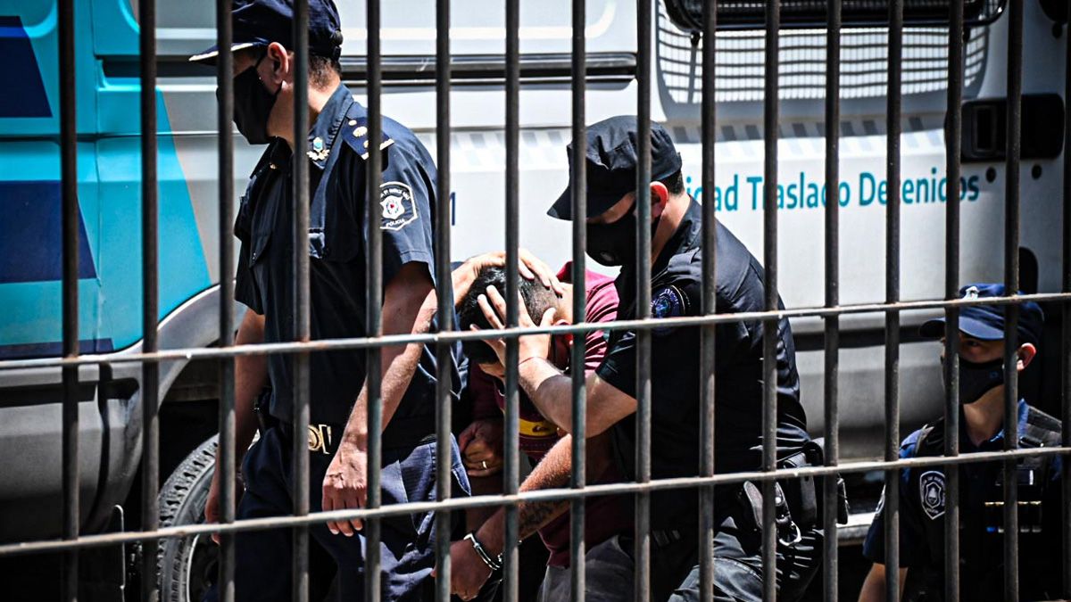 El policía bonaerense Maximiliano González, a quien la Justicia marplatense le impuso la prisión preventiva por asesinar en Miramar a Luciano Olivera de un tiro en el pecho