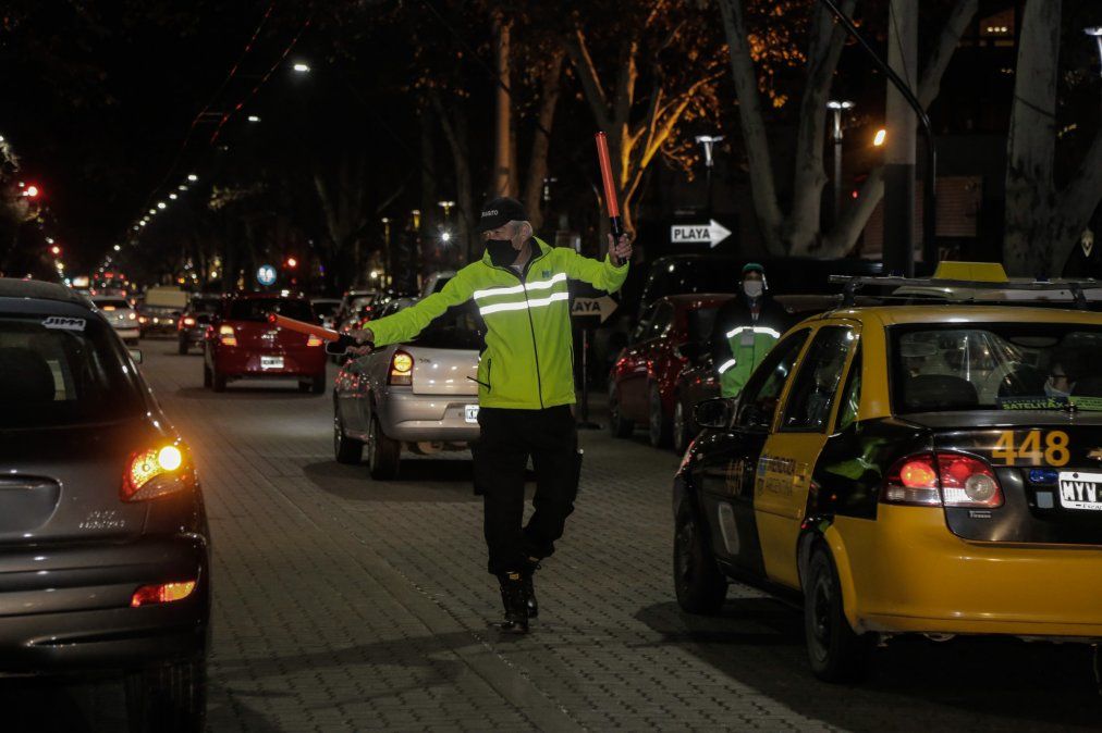 La estrategia de Ciudad es intensificar los controles nocturnos y en locales gastronómicos para evitar los posibles contagios de Covid, pero -por ahora- no restringir la circulación de personas.