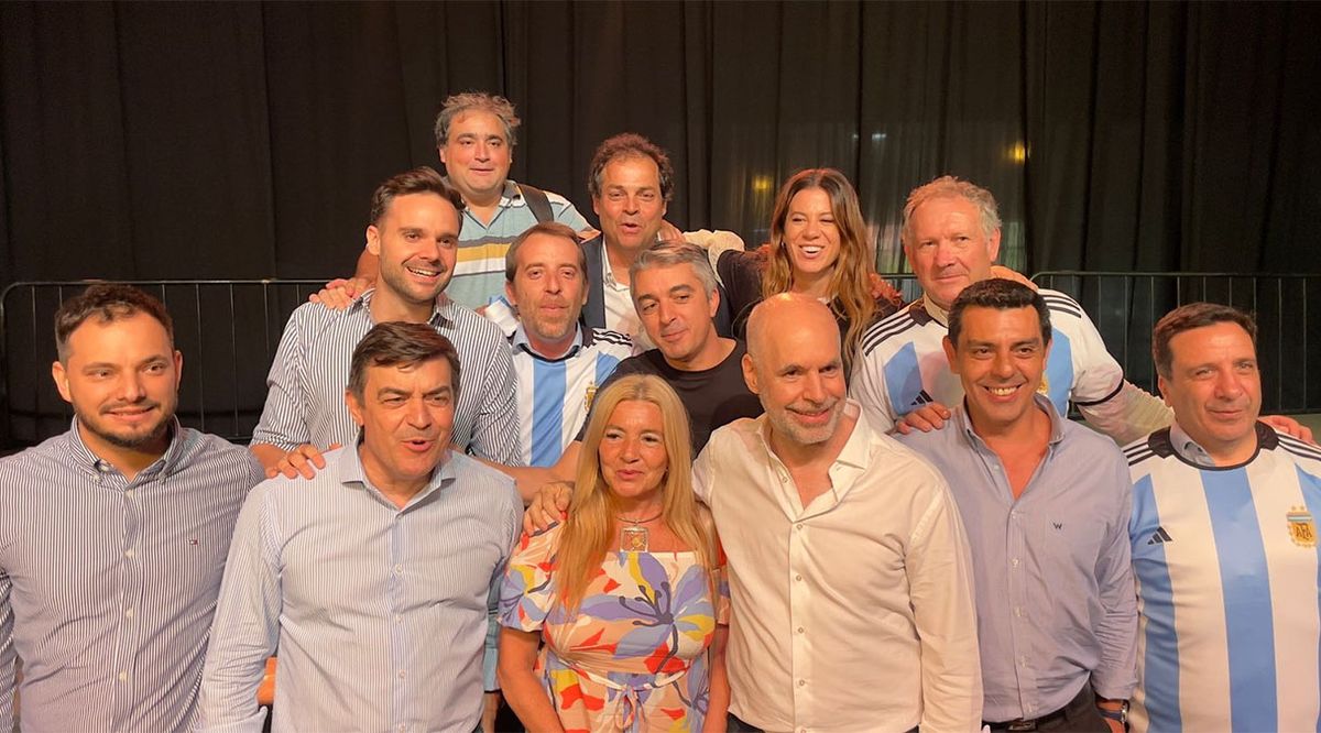 Junto a Omar De Marchi y Horacio Rodríguez Larreta estuvieron el diputado nacional Álvaro Martínez; los senadores provinciales Rolando Baldasso, Germán Vicchi, Valentín González y Gabriel Pradines; los diputados provinciales Gustavo Cairo,Laura Balsells-Miró y Gabriel Vilche; el intendente de Luján De Cuyo, Sebastián Bragagnolo; las concejalas de Luján De Cuyo, Verónica Scopel, Malena Ábalos y Patricia Tahan; y el concejal de Godoy Cruz, Marcelo Corti.