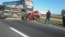 Una madre y su hija murieron en un tremendo accidente en la autopista Rosario - Buenos Aires
