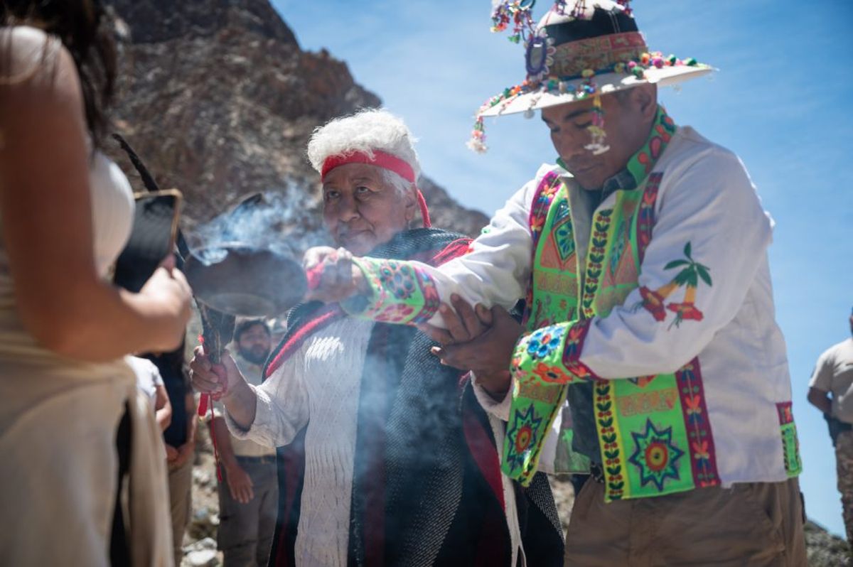 Ritual previo a la liberación de la hembra cóndor andino. Ritual previo a la liberación de la hembra cóndor andino.