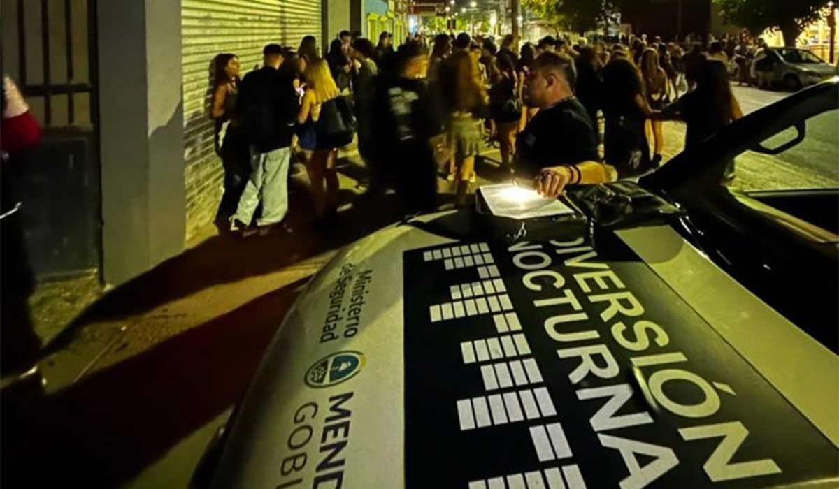 Controles por el UPD de los chicos de quinto año del secundario. Controles por el UPD de los chicos de quinto año del secundario.