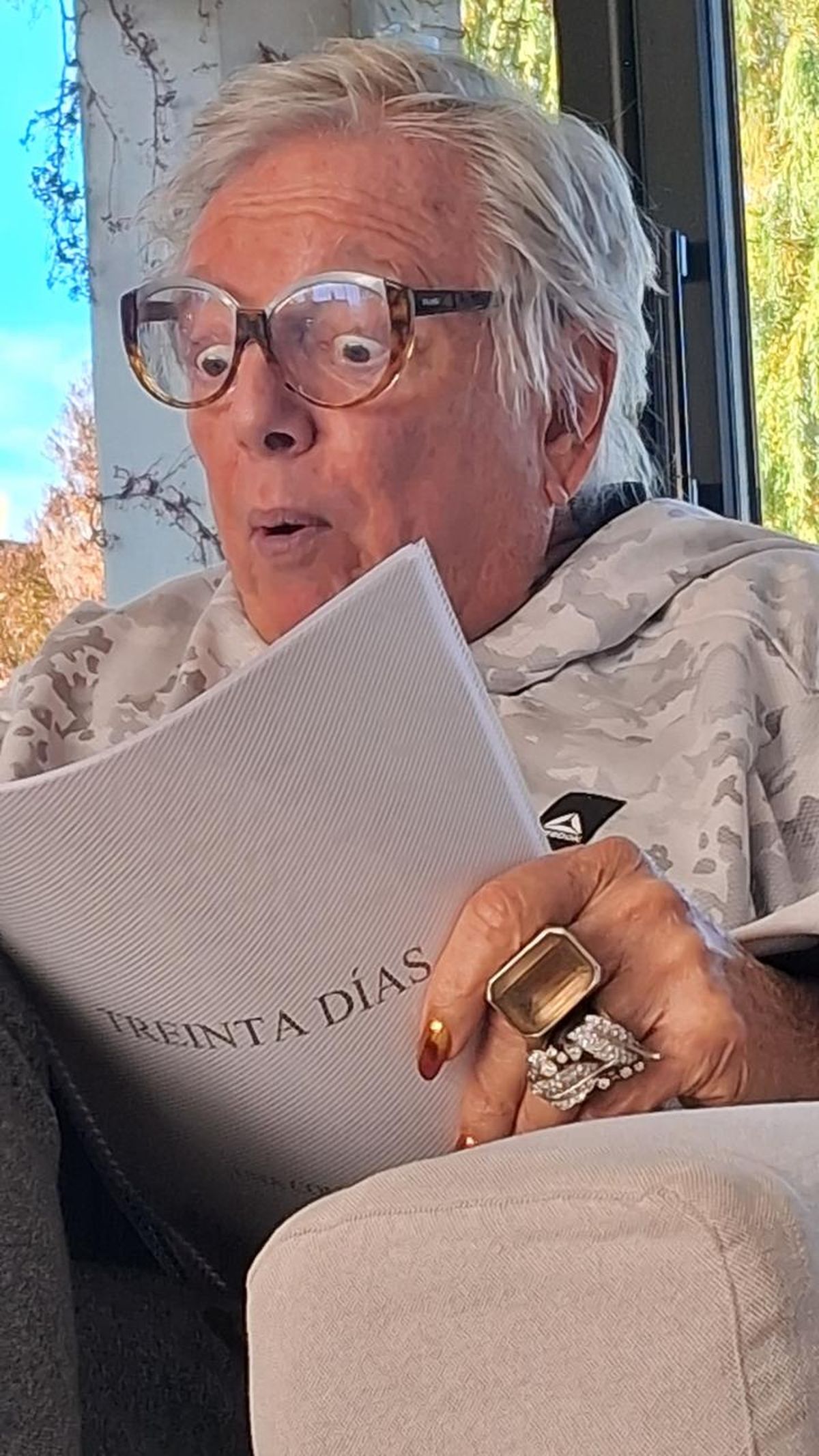 El propio Pepe Cibrián no pudo evitar gestos y emociones al leerle su obra de teatro al elenco mendocino.