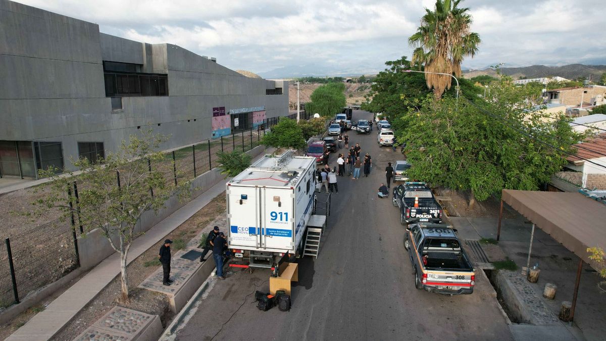 800 efectivos, jueces, fiscales y drones arrinconaron a los detenidos. 800 efectivos, jueces, fiscales y drones arrinconaron a los detenidos.