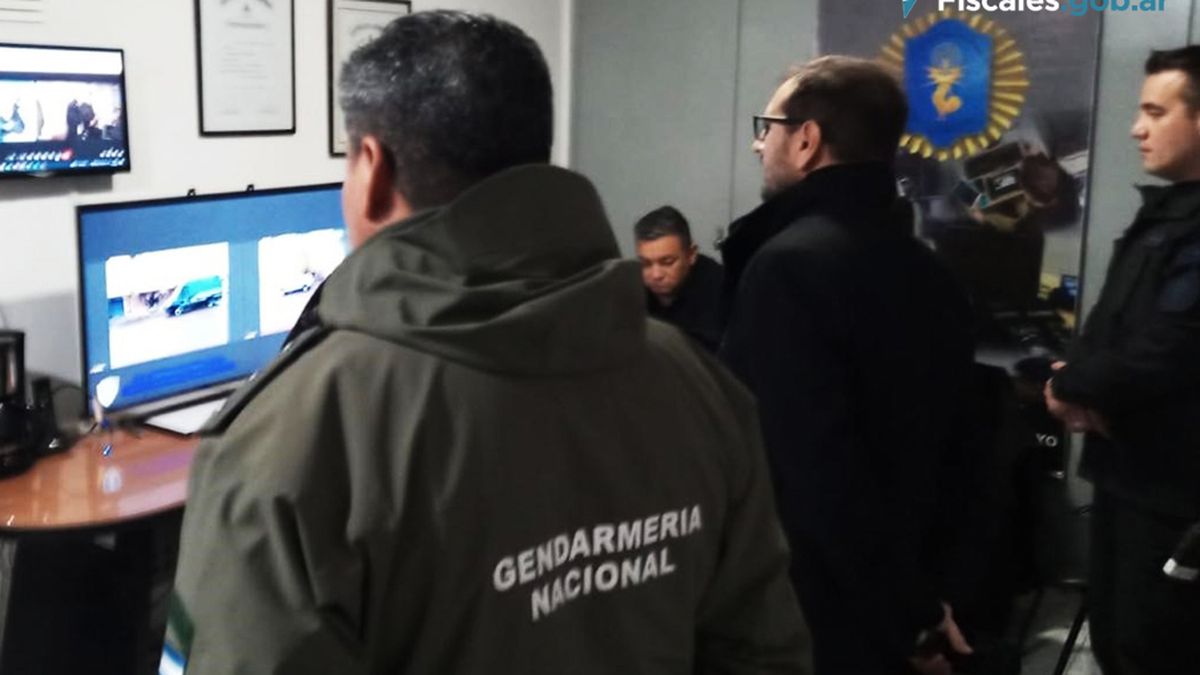 Monitoreo de los allanamientos, con participación de Gendarmería. Monitoreo de los allanamientos, con participación de Gendarmería.
