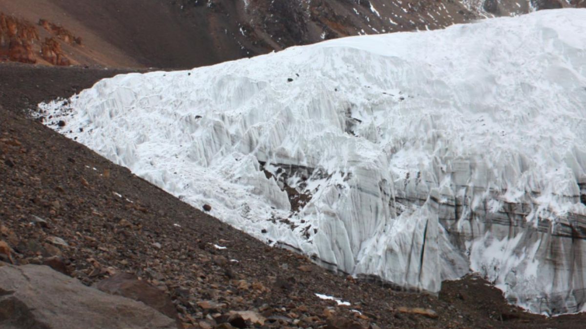 Algunos glaciares son visibles y otros están Algunos glaciares son visibles y otros están