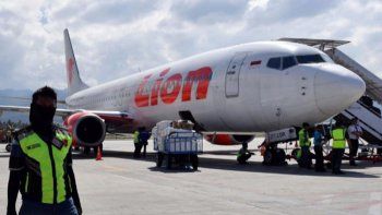 Un avión de Lion Air cayó al mar y estiman que sus pasajeros están muertos