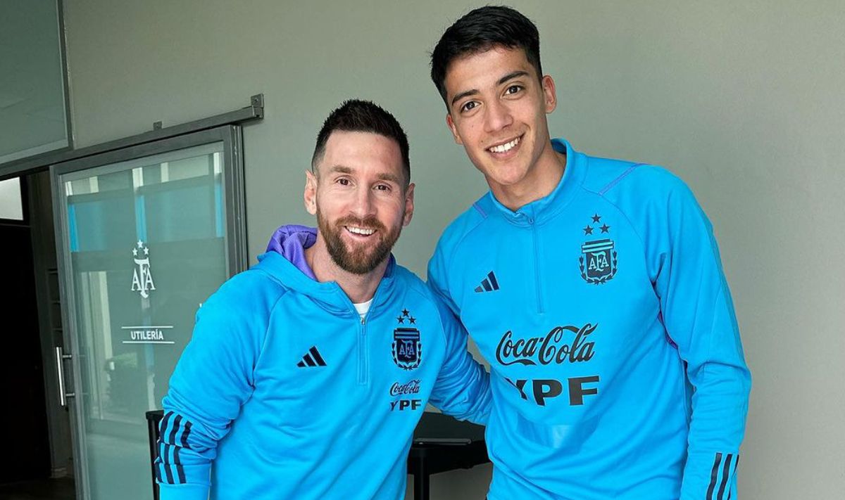 Malatini con Messi en el predio de Ezeiza