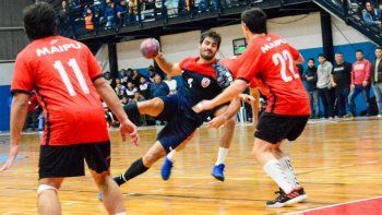 Maipú ganó y Regatas empató en el arranque del Nacional de Clubes adulto A