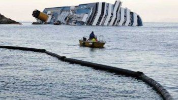 Advirtieron que el derrame por el naufragio del crucero puede dañar al mayor parque marino de Italia