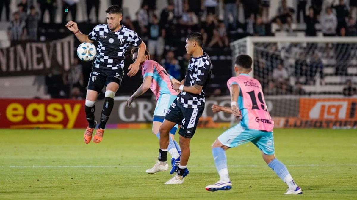 Gimnasia y Esgrima dejó pasar una chance inmejorable de alcanzar la punta. Gimnasia y Esgrima dejó pasar una chance inmejorable de alcanzar la punta.