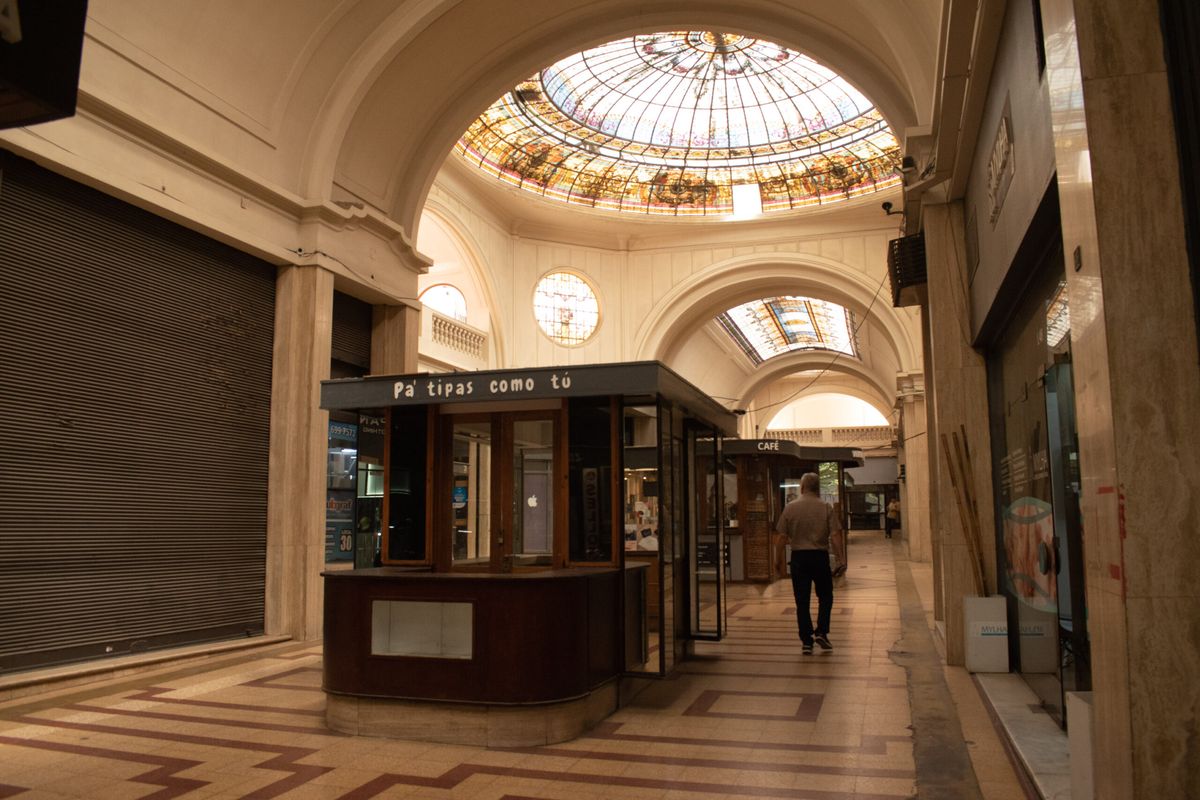En la galería San Martín existiría otra puerta del infierno. En la galería San Martín existiría otra puerta del infierno.