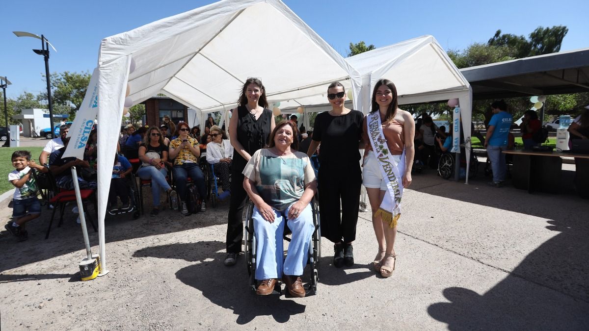 La Reina Nacional de la Vendimia 2023, Ana Laura Verde, la presidenta de CILSA, Silvia Carranza, la directora de Fundación Grupo América, Barbarita Vila, y la directora Ejecutiva de Fundación Grupo América, Gabriela Alé. La Reina Nacional de la Vendimia 2023, Ana Laura Verde, la presidenta de CILSA, Silvia Carranza, la directora de Fundación Grupo América, Barbarita Vila, y la directora Ejecutiva de Fundación Grupo América, Gabriela Alé.