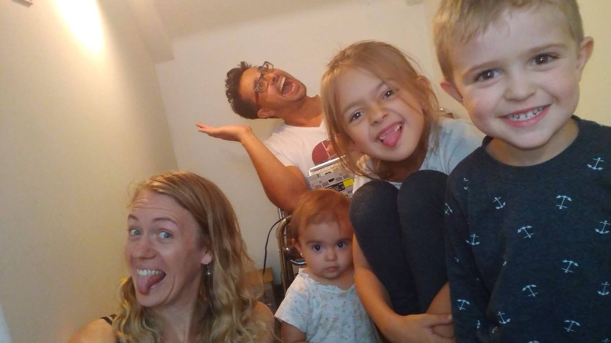 Familia feliz y tres hijos hermosos. Martín asegura: Familia feliz y tres hijos hermosos. Martín asegura: