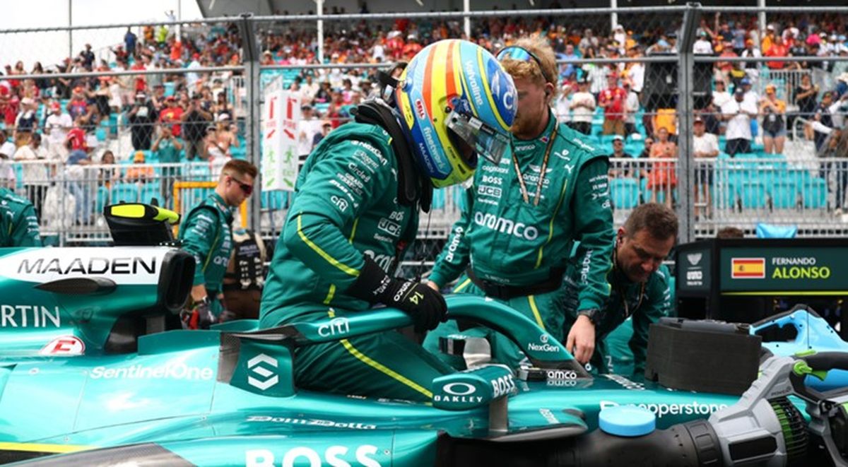 Fernando Alonso tuvo problemas con las ruedas delanteras de su auto.
