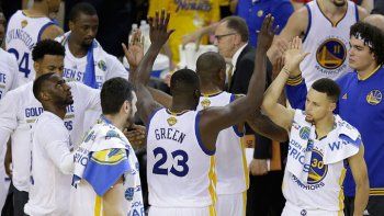 Los Warriors se hicieron fuerte y vencieron a Cleveland