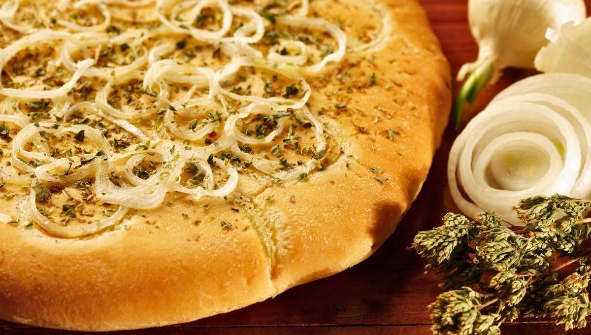 La fugazzeta, por su parte, nació en el barrio de La Boca, en 1932, gracias a la familia Banchero. La fugazzeta, por su parte, nació en el barrio de La Boca, en 1932, gracias a la familia Banchero.