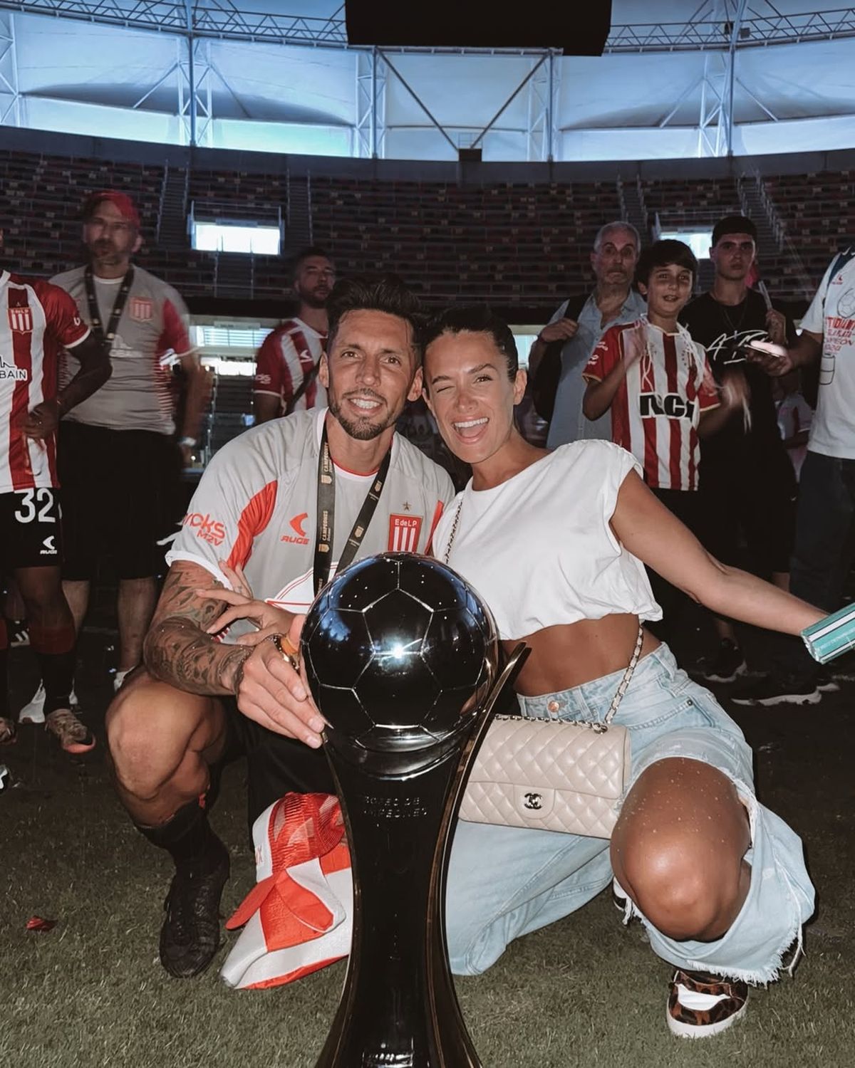 El look de Camila Homs en el partido Estudiantes vs Vélez: pantaloncitos customizados, crop top y más. El look de Camila Homs en el partido Estudiantes vs Vélez: pantaloncitos customizados, crop top y más.