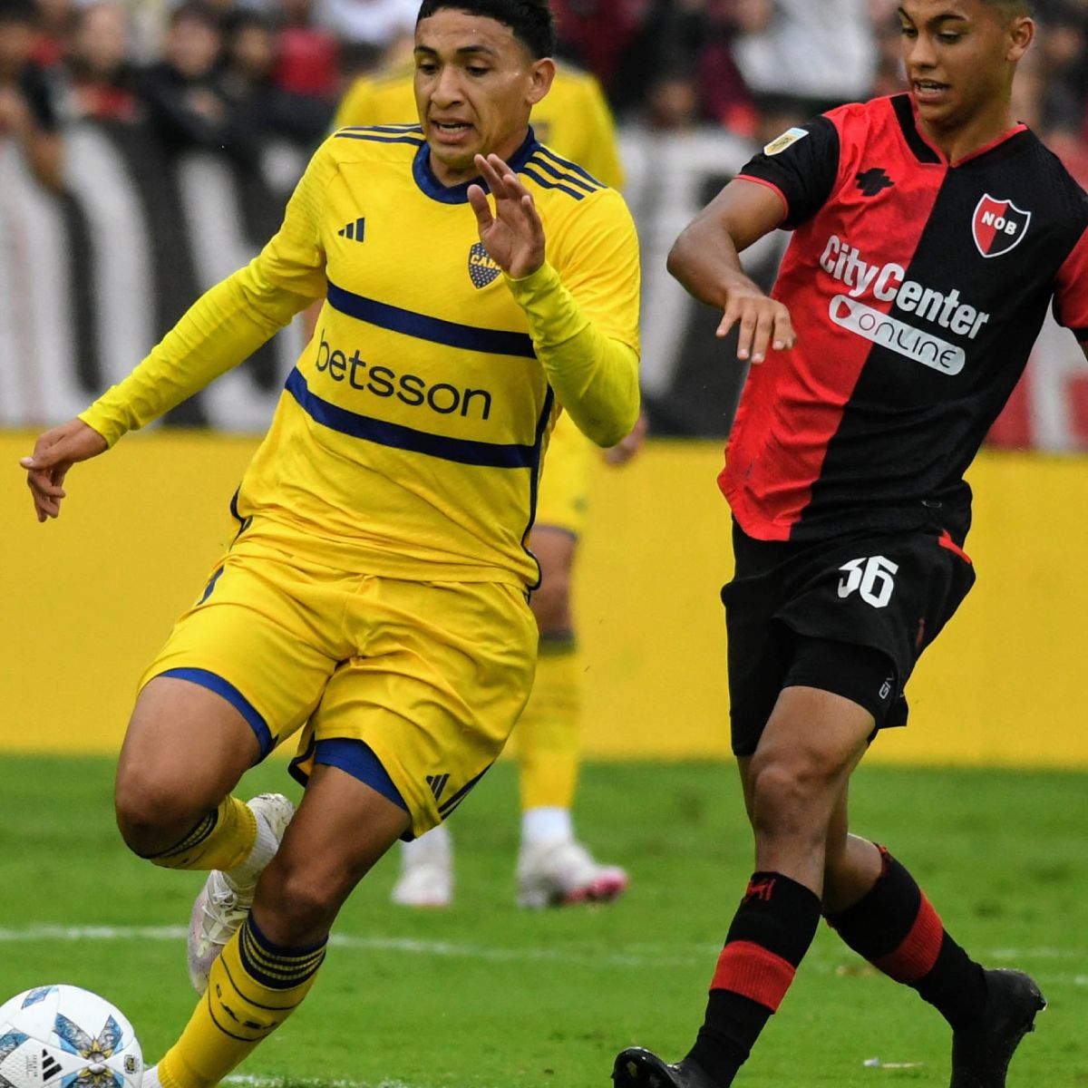 Boca se hizo fuerte con el gol de Medina antes de la primera media hora de juego en cancha de Newell´s. Boca se hizo fuerte con el gol de Medina antes de la primera media hora de juego en cancha de Newell´s.