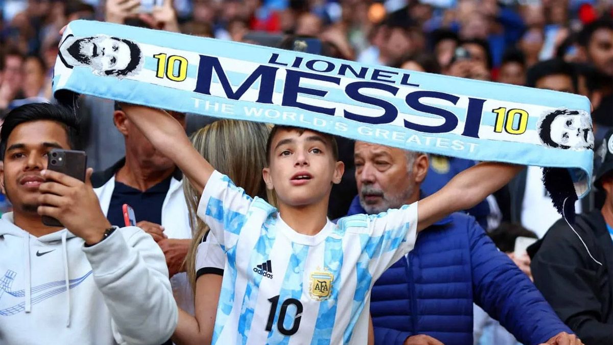 Algunos hinchas tendrán que ver el partido de Argentina contra Arabia Saudita en sus lugares de trabajo, mientras que otros tendrán asueto hasta el final de la contienda