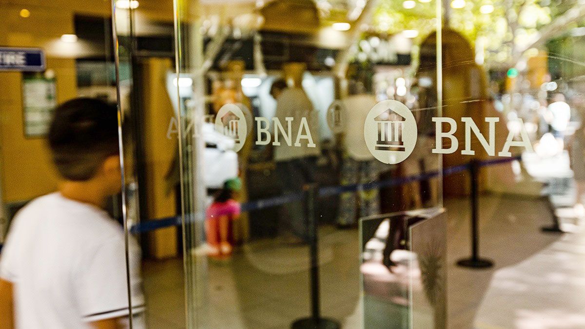 El Banco Central (BCRA) regula los plazos fijos estableciendo normativas de funcionamiento, plazos mínimos (generalmente 30 días) y, en ocasiones, tasas de interés de referencia para fomentar el ahorro en pesos. El Banco Central (BCRA) regula los plazos fijos estableciendo normativas de funcionamiento, plazos mínimos (generalmente 30 días) y, en ocasiones, tasas de interés de referencia para fomentar el ahorro en pesos.