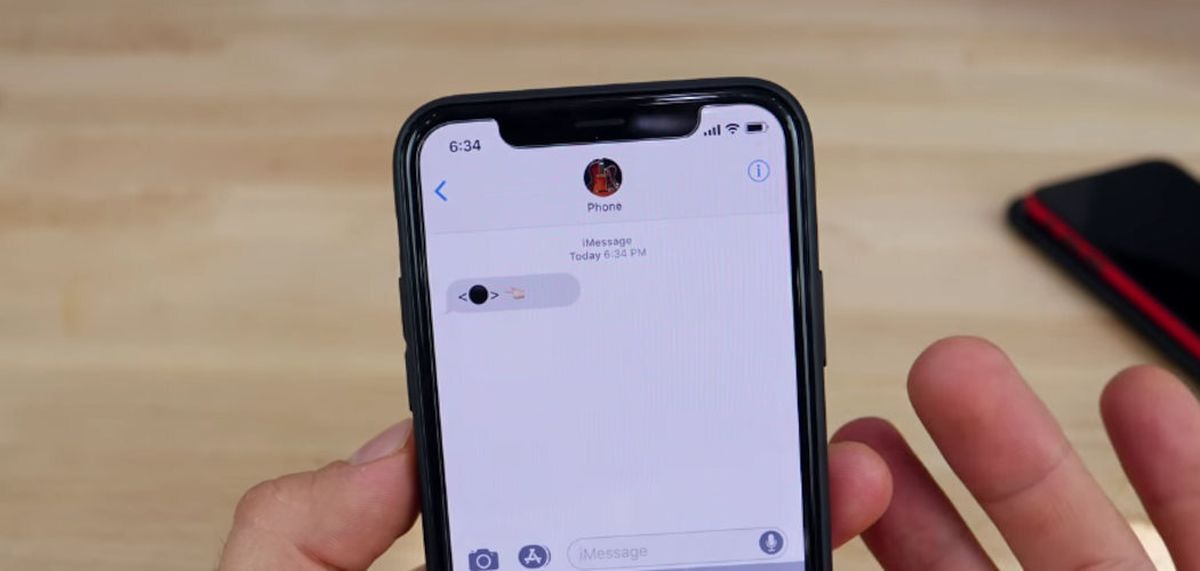 "Punto negro de la muerte": el extraño fenómeno denunciado en algunos celulares iPhone "Punto negro de la muerte": el extraño fenómeno denunciado en algunos celulares iPhone