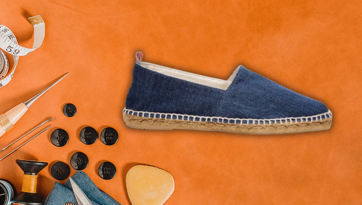 Cómo hacer unas alpargatas con unos jeans viejos y unas ojotas que no usas