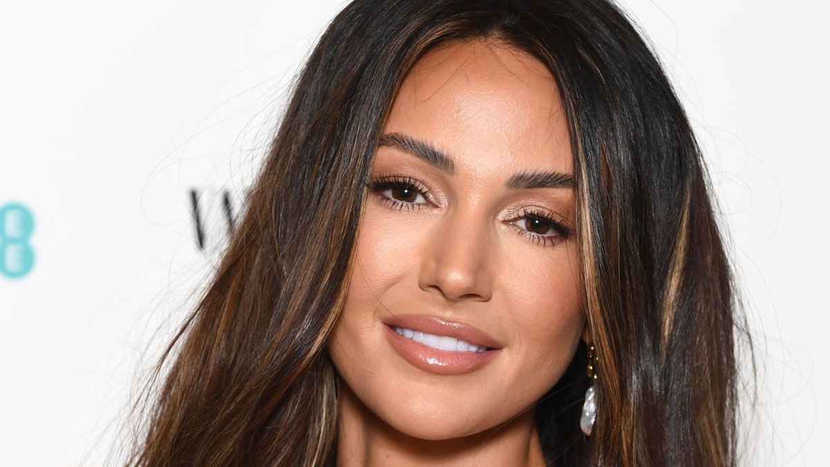 La actriz Maya Stern interpreta a Michelle Keegan en la serie de Netflix.