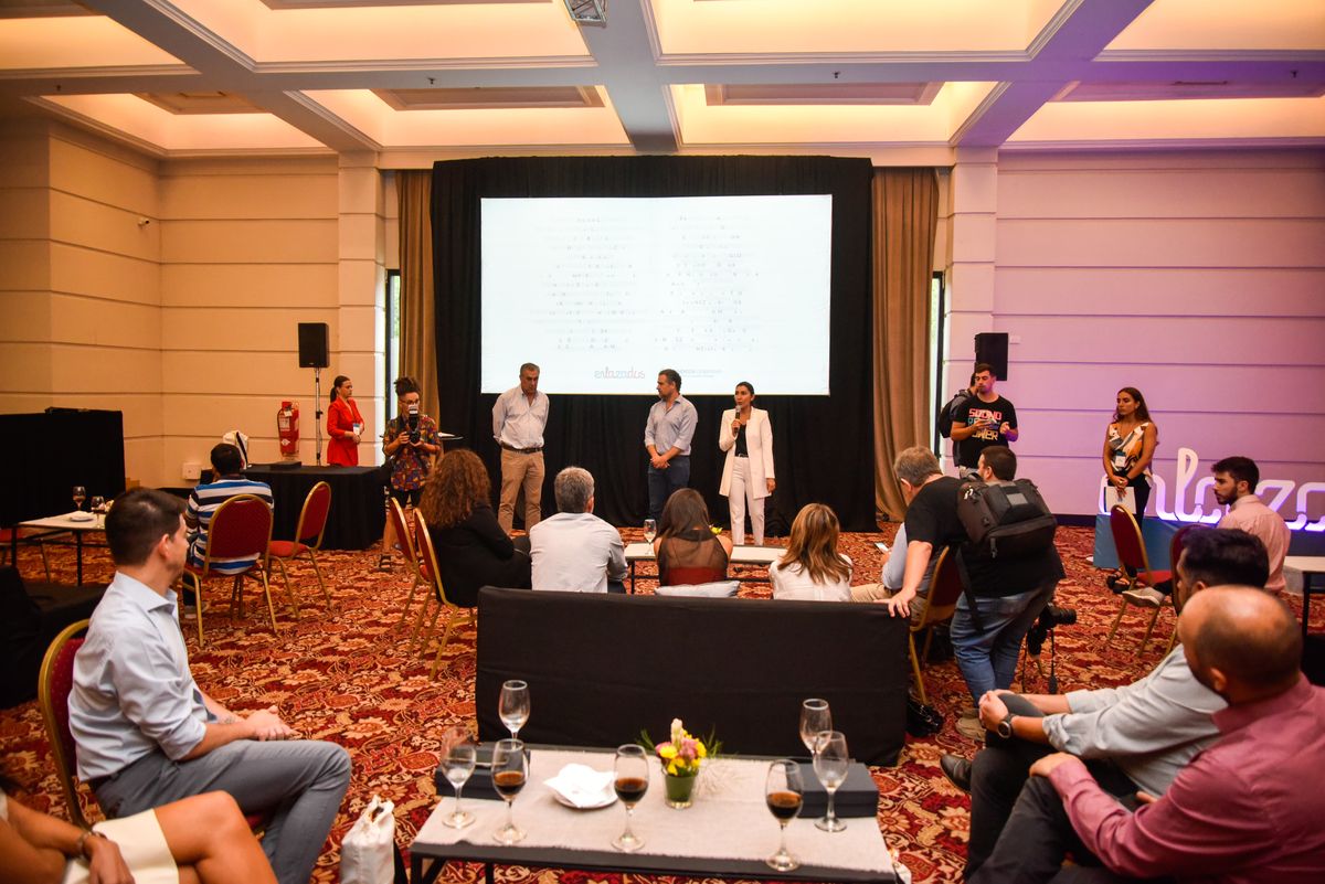 Enlazados surgió años atrás, durante la gestión de Rodolfo Suarez. Enlazados surgió años atrás, durante la gestión de Rodolfo Suarez.