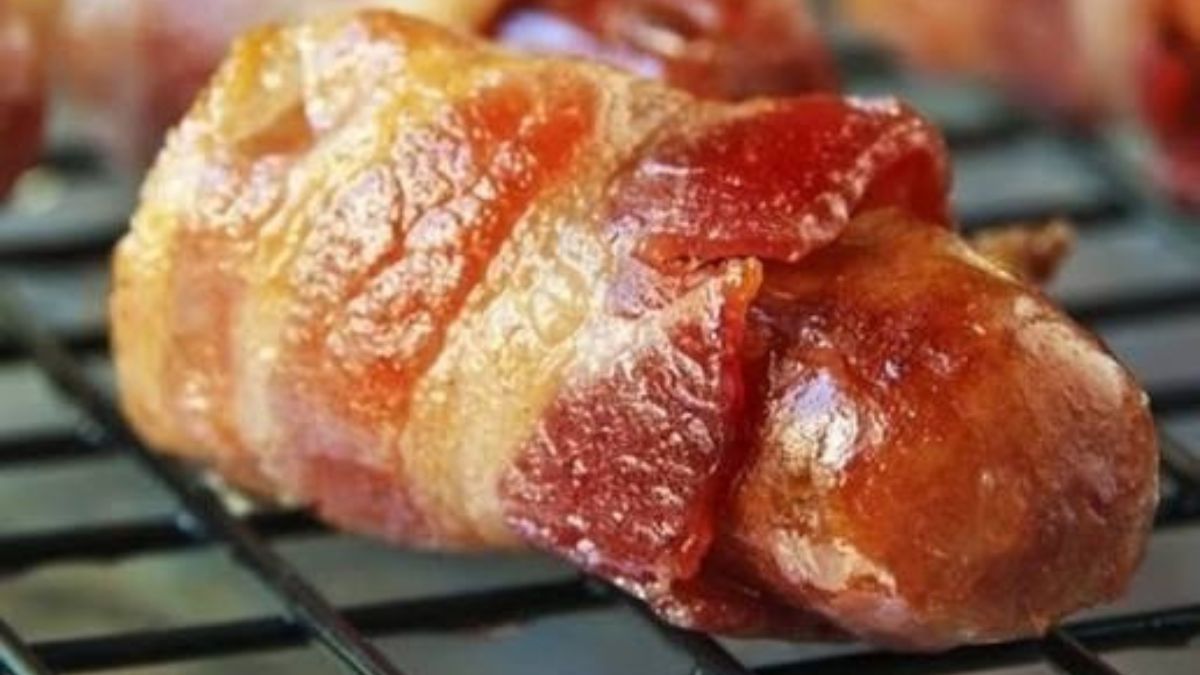 Salchichas envueltas en bacon (panceta).