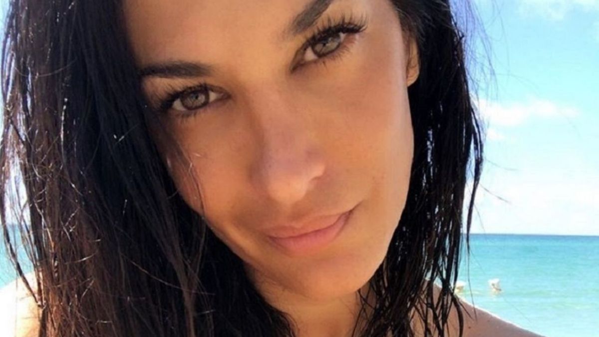 Silvina Escudero se puso la micro-bikini más infernal para pasear y reventó El Tigre