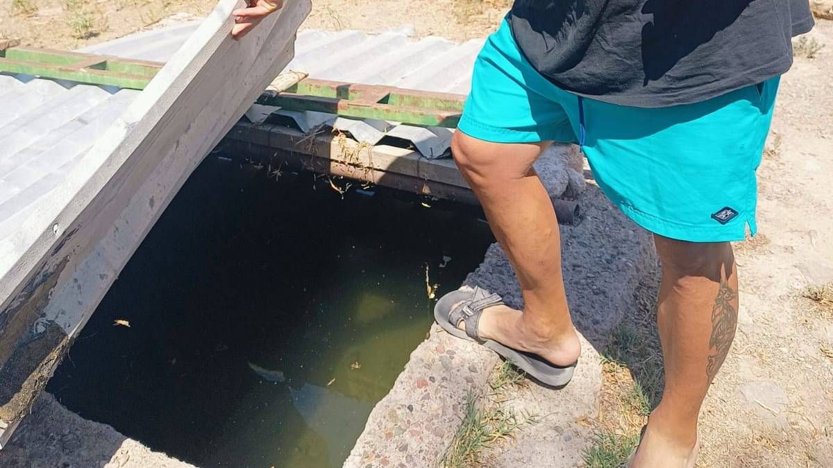 La cisterna presenta agua turbia y estancada. La cisterna presenta agua turbia y estancada.