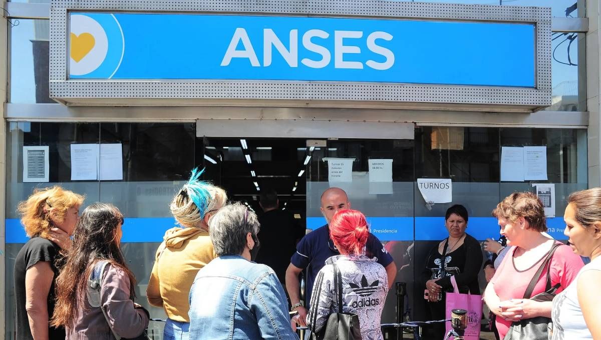Massa y Raverta anunciaron dos bonos de $47.000 para trabajadores informales
