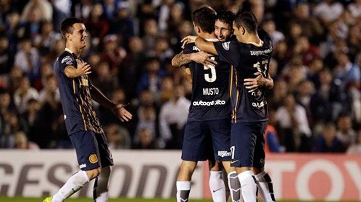 Todos contentos: Central le ganó a Nacional y clasificaron los dos